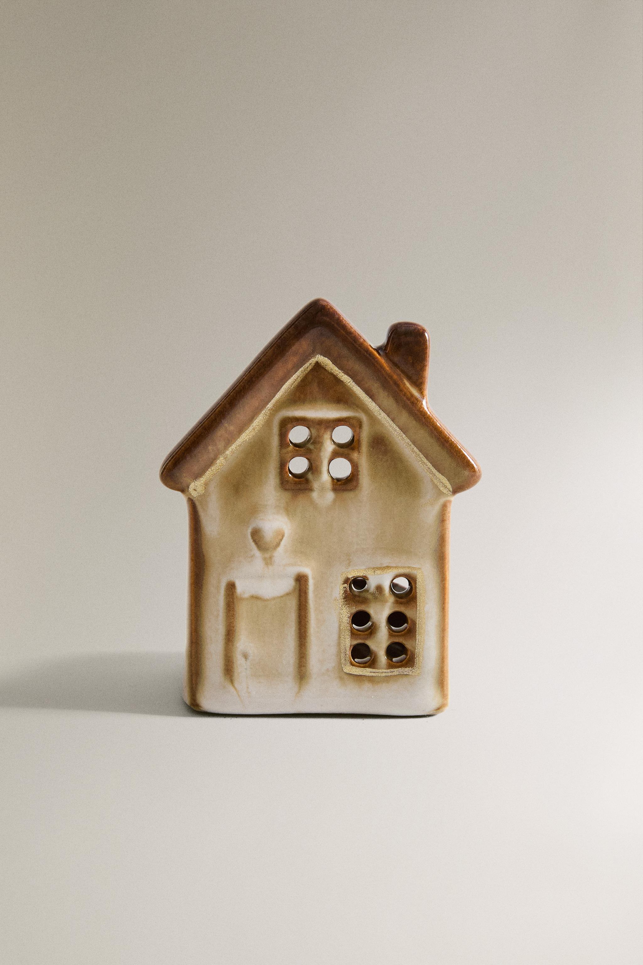 CHRISTMAS HOUSE CERAMIC TEALIGHT HOLDER